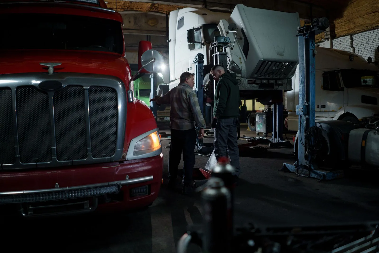 Mobile mechanic repairing a commercial truck on site